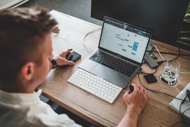 A cloud expert working on a data migration plan